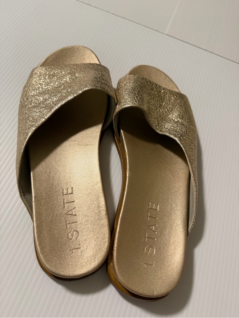 1 STATE Onora metallic Gold Pebbled Leather Slide Sandals 9.5 - Picture 2 of 5